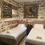 Atelier D Artiste Sur L Ile Saint Louis Apartment Paris