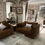 Atelier D Artiste Sur L Ile Saint Louis Apartment
