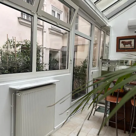 Atelier D Artiste Sur L Ile Saint Louis Apartment